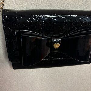 BETSEY JOHNSON black xox bow crossbody